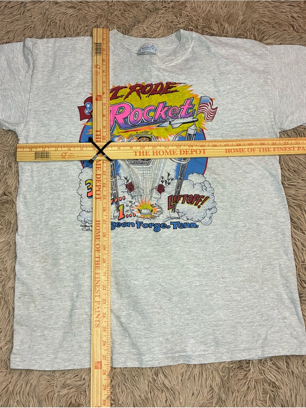 Vintage-Style Light Gray Rocket Graphic Tee - Unbranded